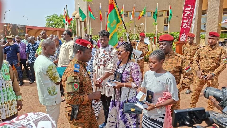 BOBO-DIOULASSO : Ce samedi 2 mai 2026, 18 acteurs culturels burkinabè décorés — dont 2 à titre posthume.