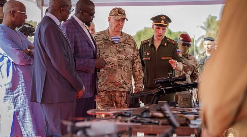 Drones, défense aérienne, fusils de précision — la Guinée vient de recevoir un arsenal russe de dernière génération.
